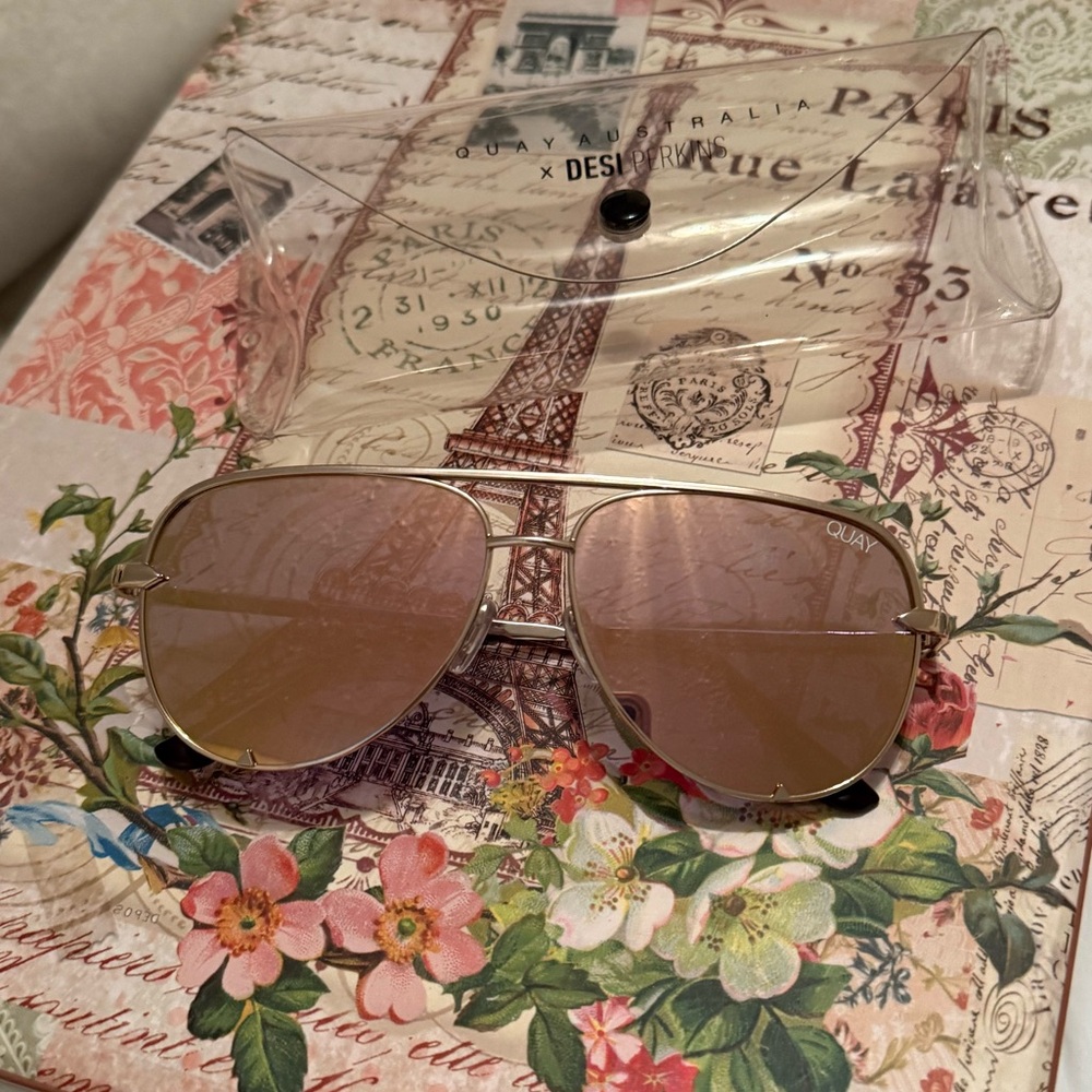 Quay Australia Desi Perkins rose gold mirrored sunglasses. Great condition